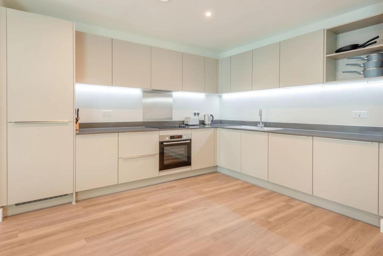 Modern Apartments In Brentford 2 Minutes Walk From Kew Bridge Экстерьер фото